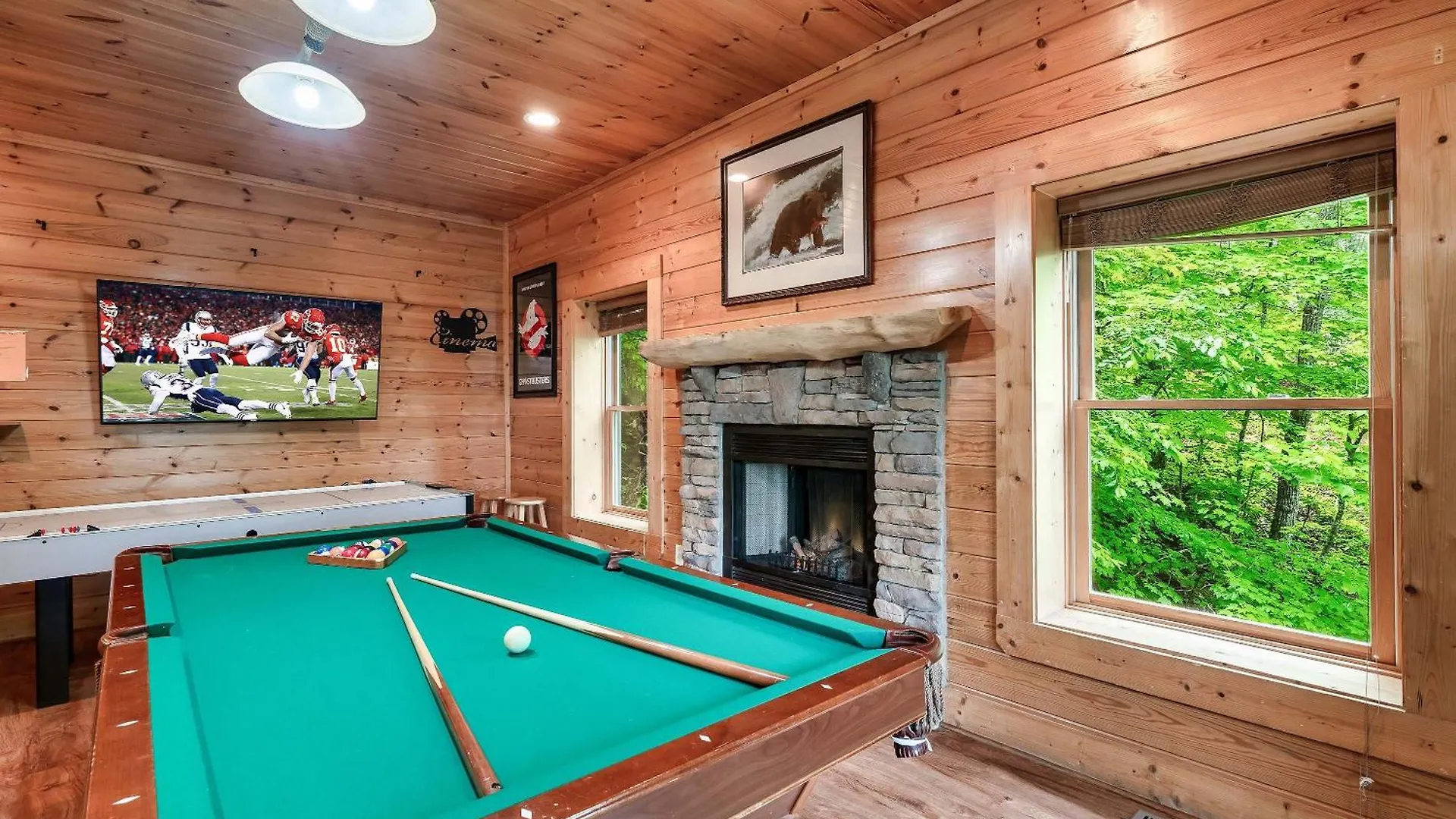 Great Views & Location- Family- Game Room- Hot Tub *