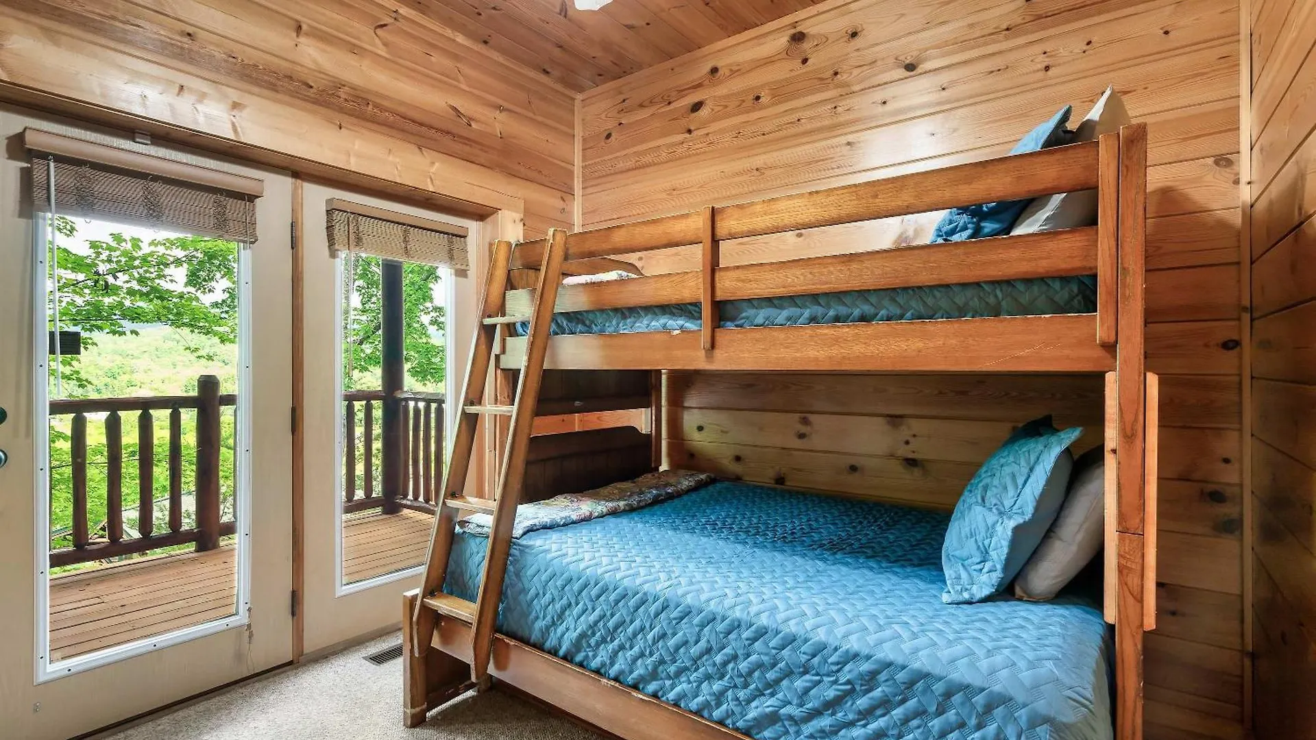 Great Views & Location- Family- Game Room- Hot Tub * Pigeon Forge