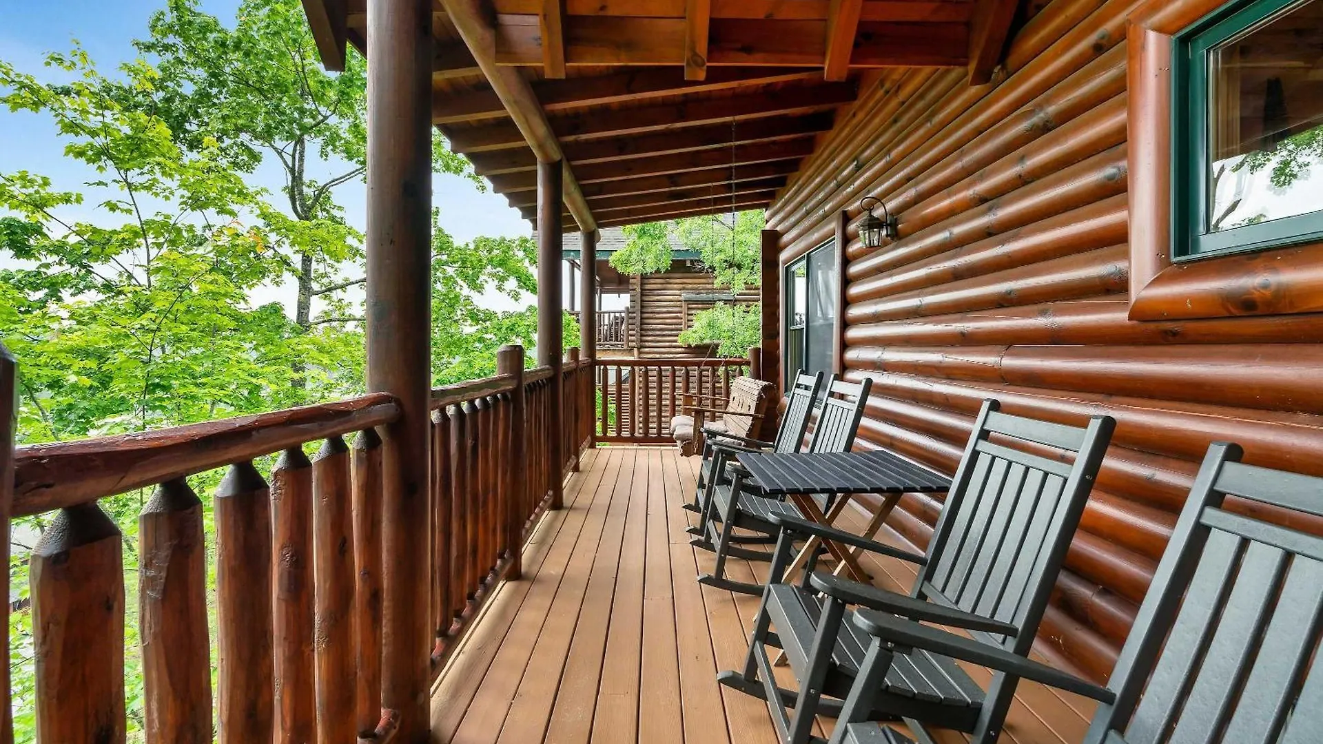 Great Views & Location- Family- Game Room- Hot Tub *