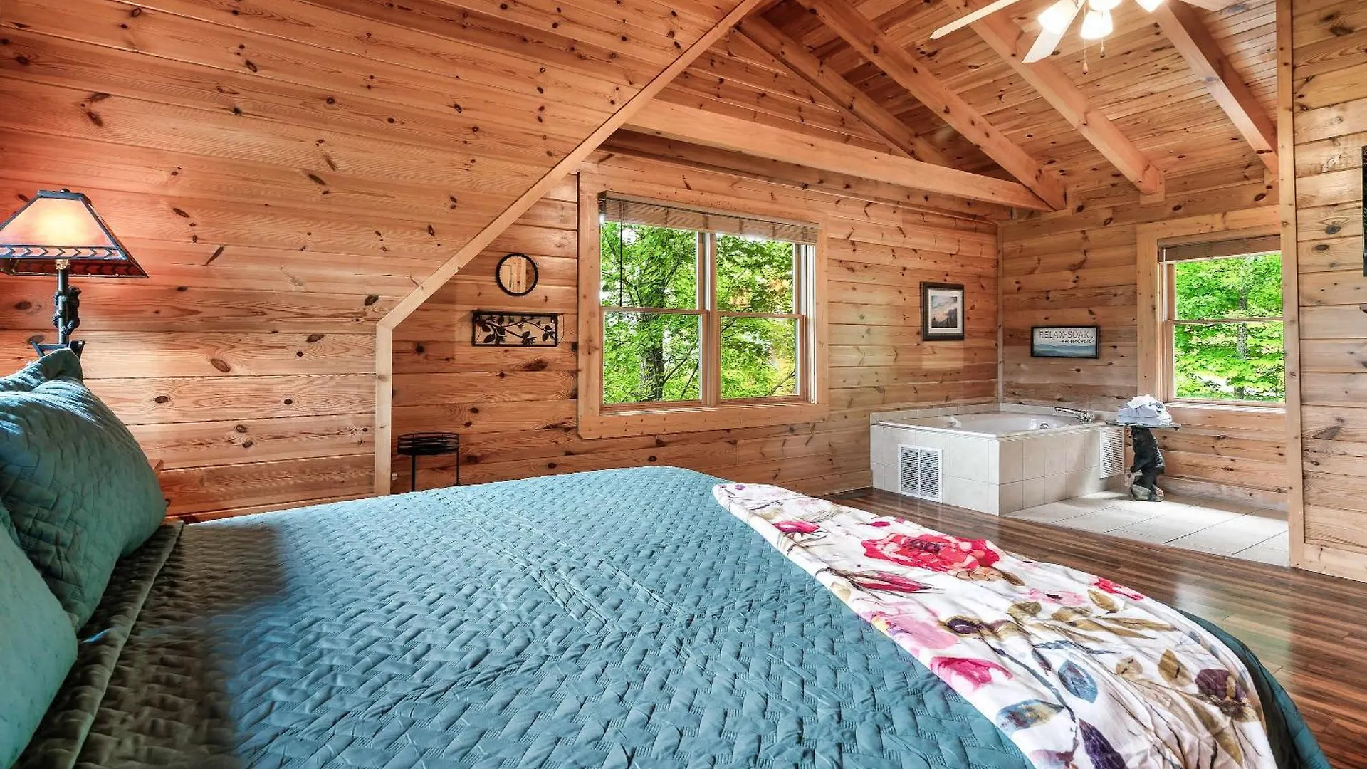 Great Views & Location- Family- Game Room- Hot Tub *