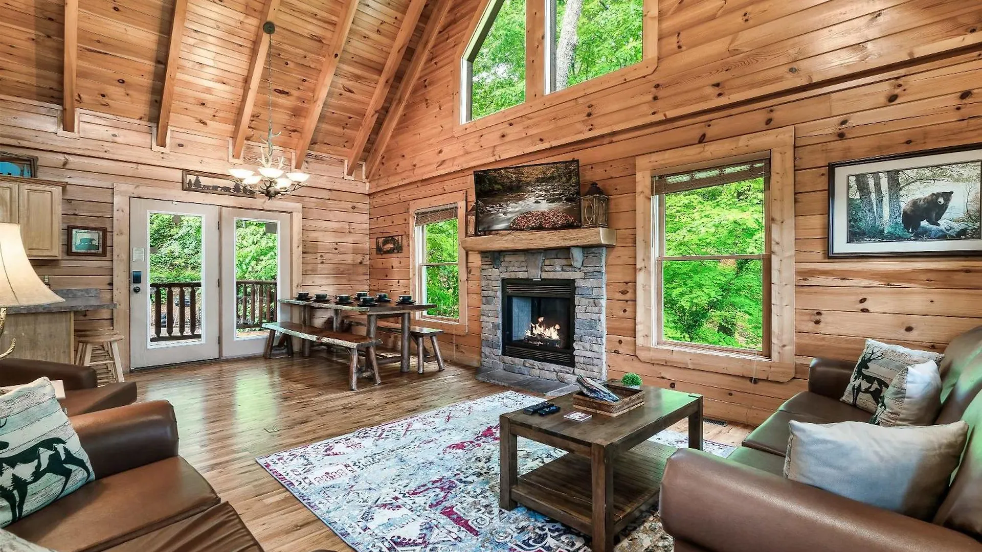 Great Views & Location- Family- Game Room- Hot Tub