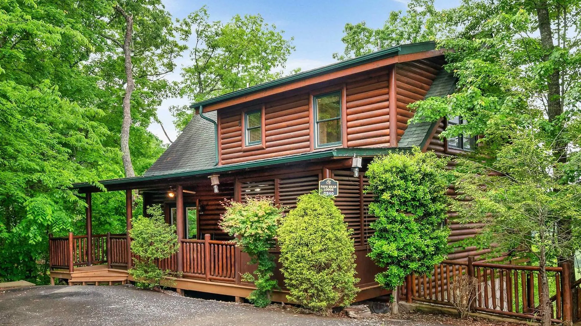Great Views & Location- Family- Game Room- Hot Tub * Pigeon Forge