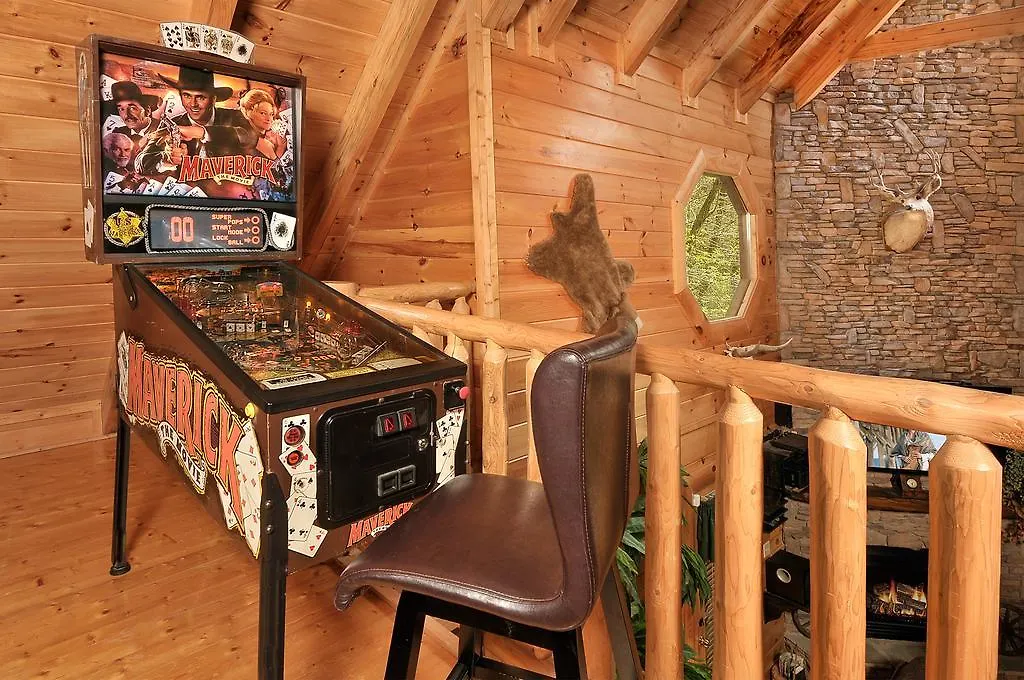 Hakuna Matata Two-bedroom Cabin Pigeon Forge