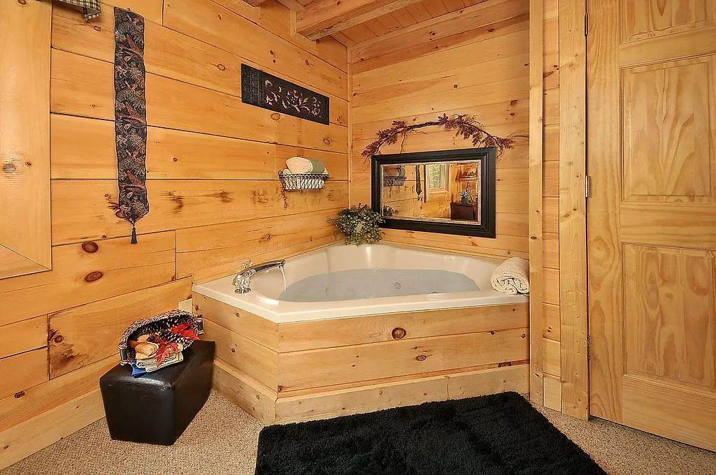 Hakuna Matata Two-bedroom Cabin * Pigeon Forge