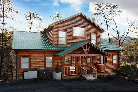 Big Pine - Six Bedroom Holiday home *
