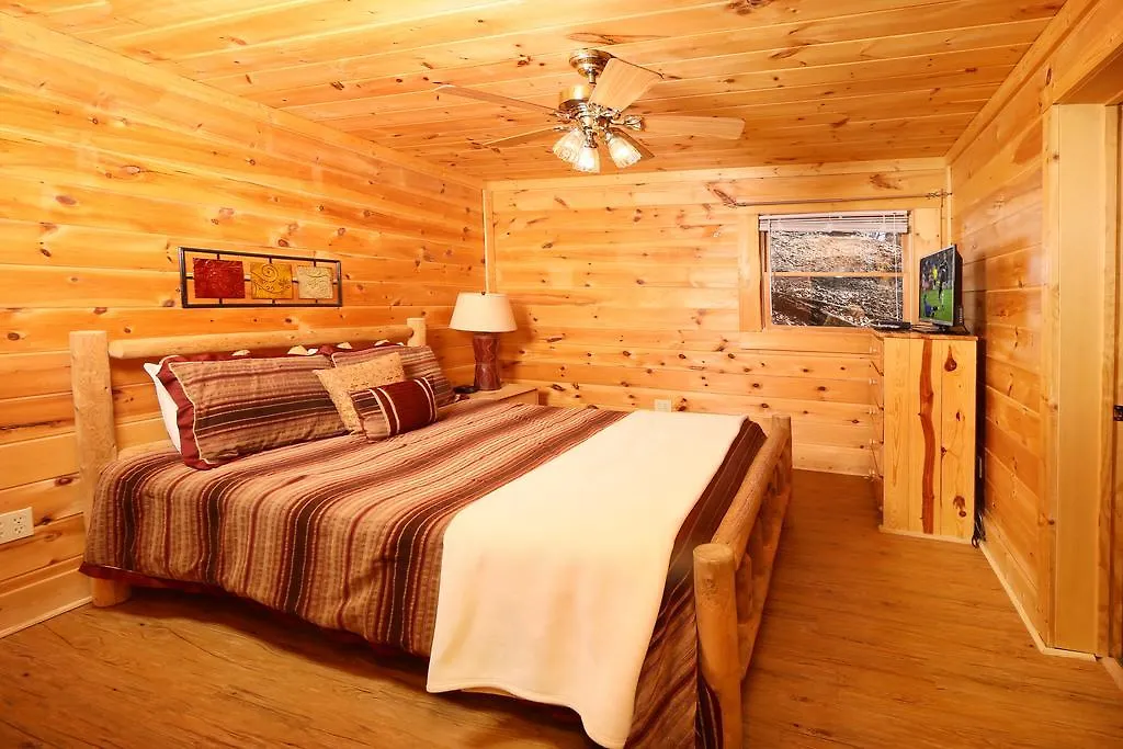 Big Pine - Six Bedroom Holiday home *