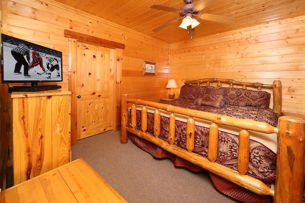 Rising Eagle - Eight Bedroom * Pigeon Forge