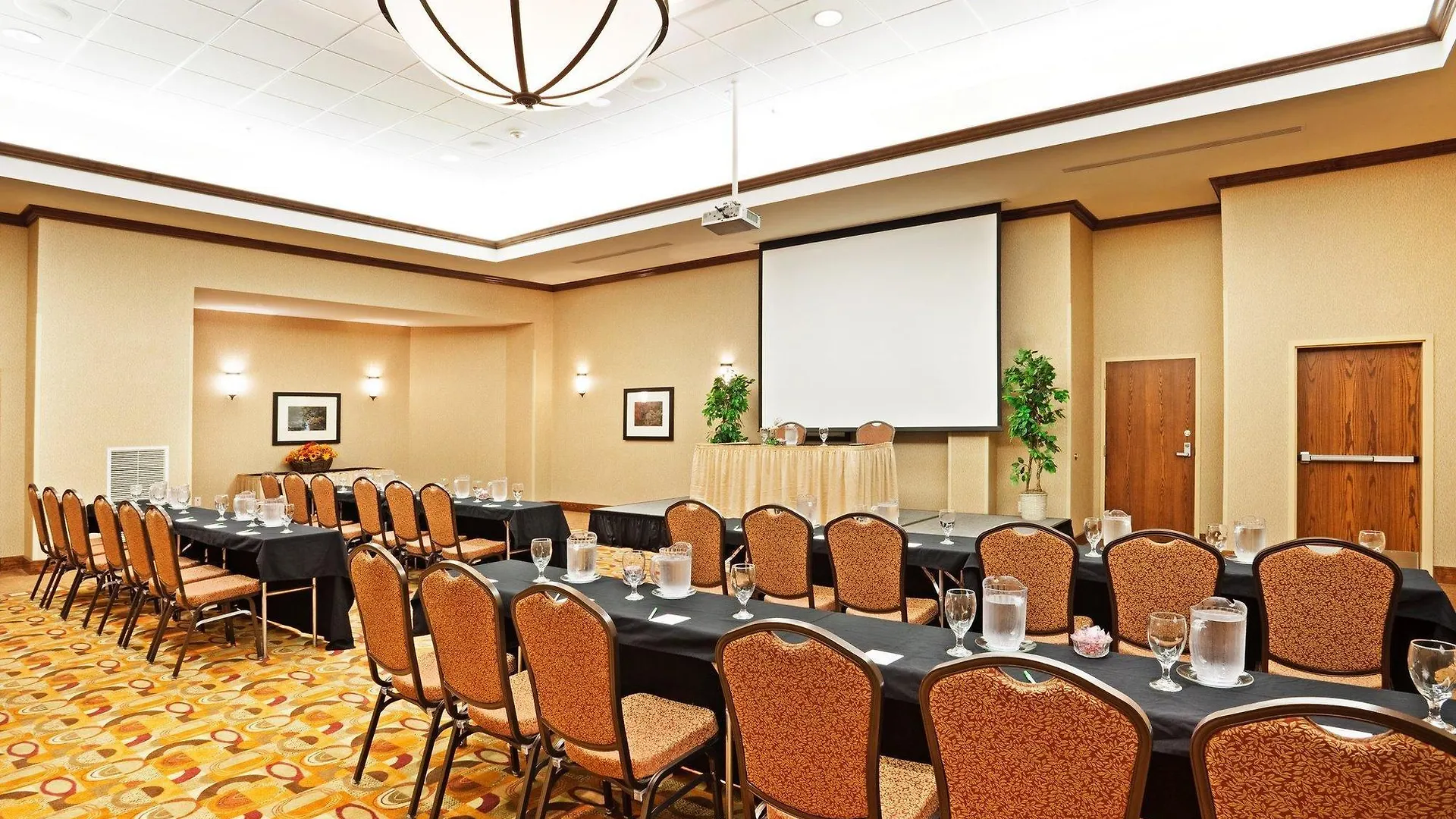 The Ramsey And Convention Center 4*