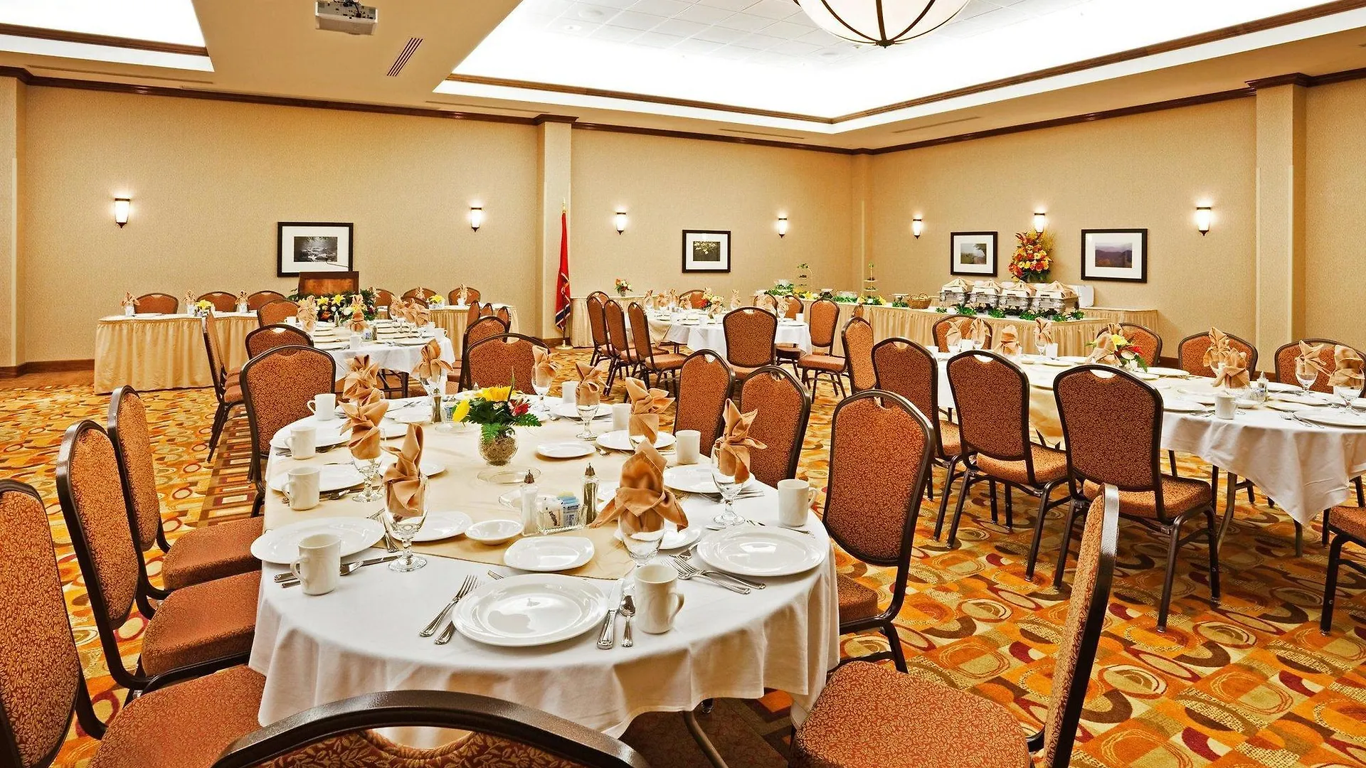 The Ramsey And Convention Center Hotell