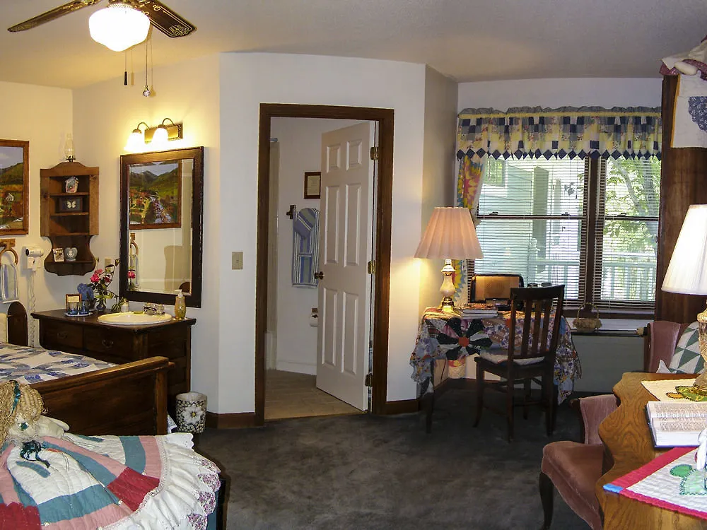 Blue Mountain Mist Country Bed & Breakfast