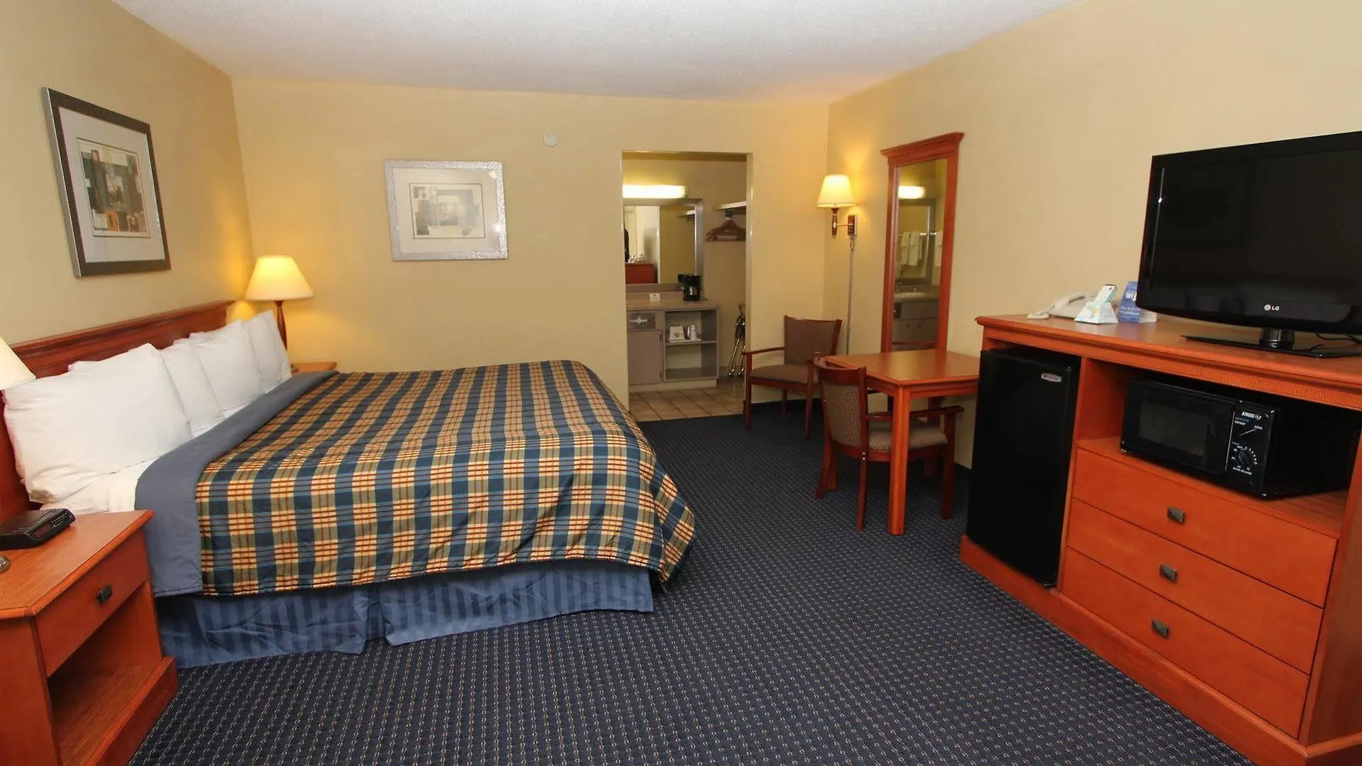 Western Toni 3* Pigeon Forge