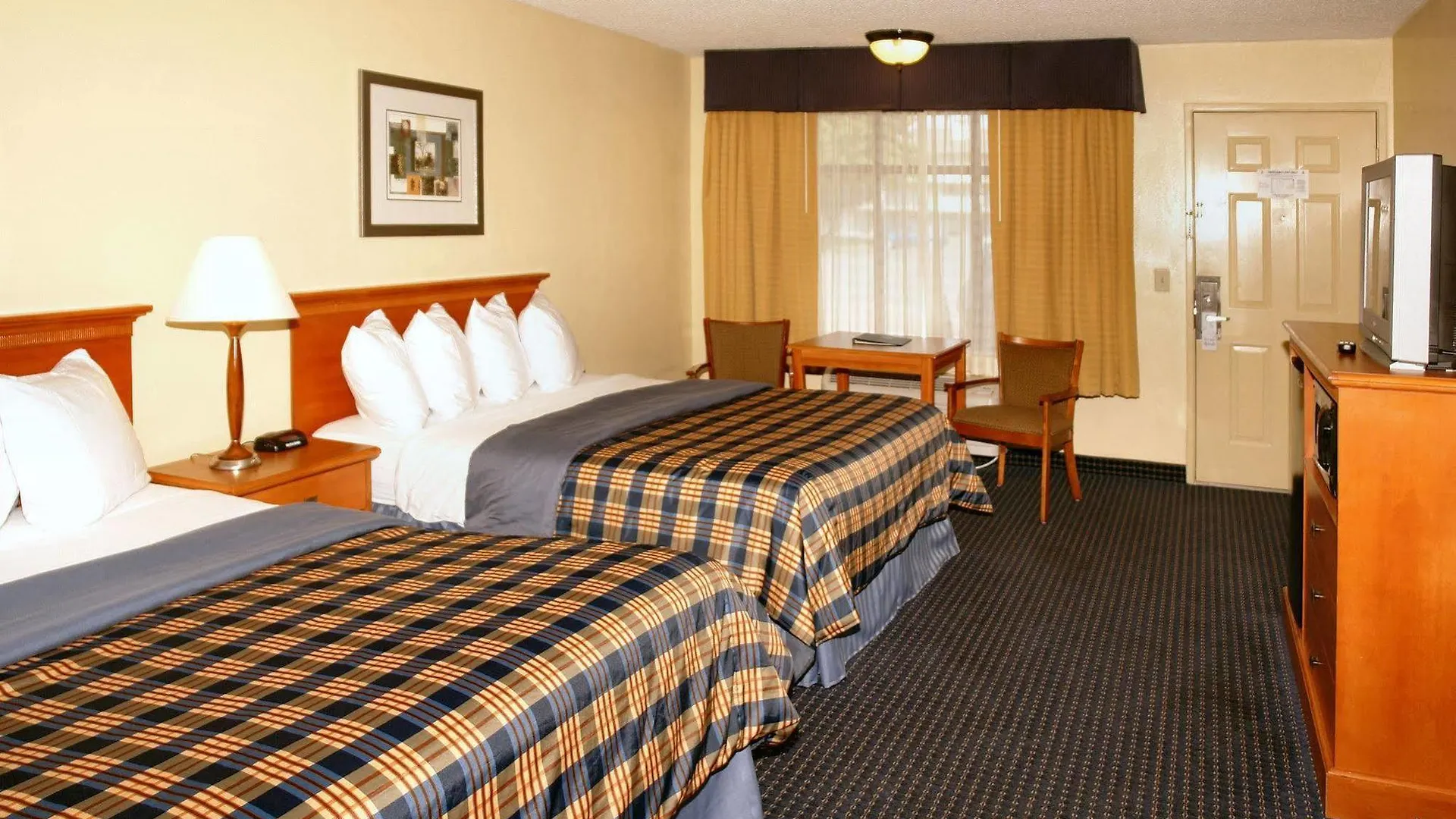 Western Plaza 3*