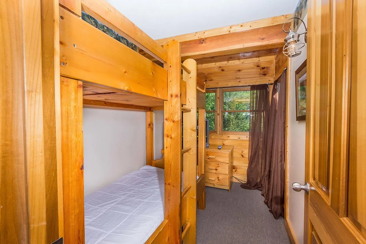9 Bedroom Roscoe's Retreat By Hosteeva Holiday home *