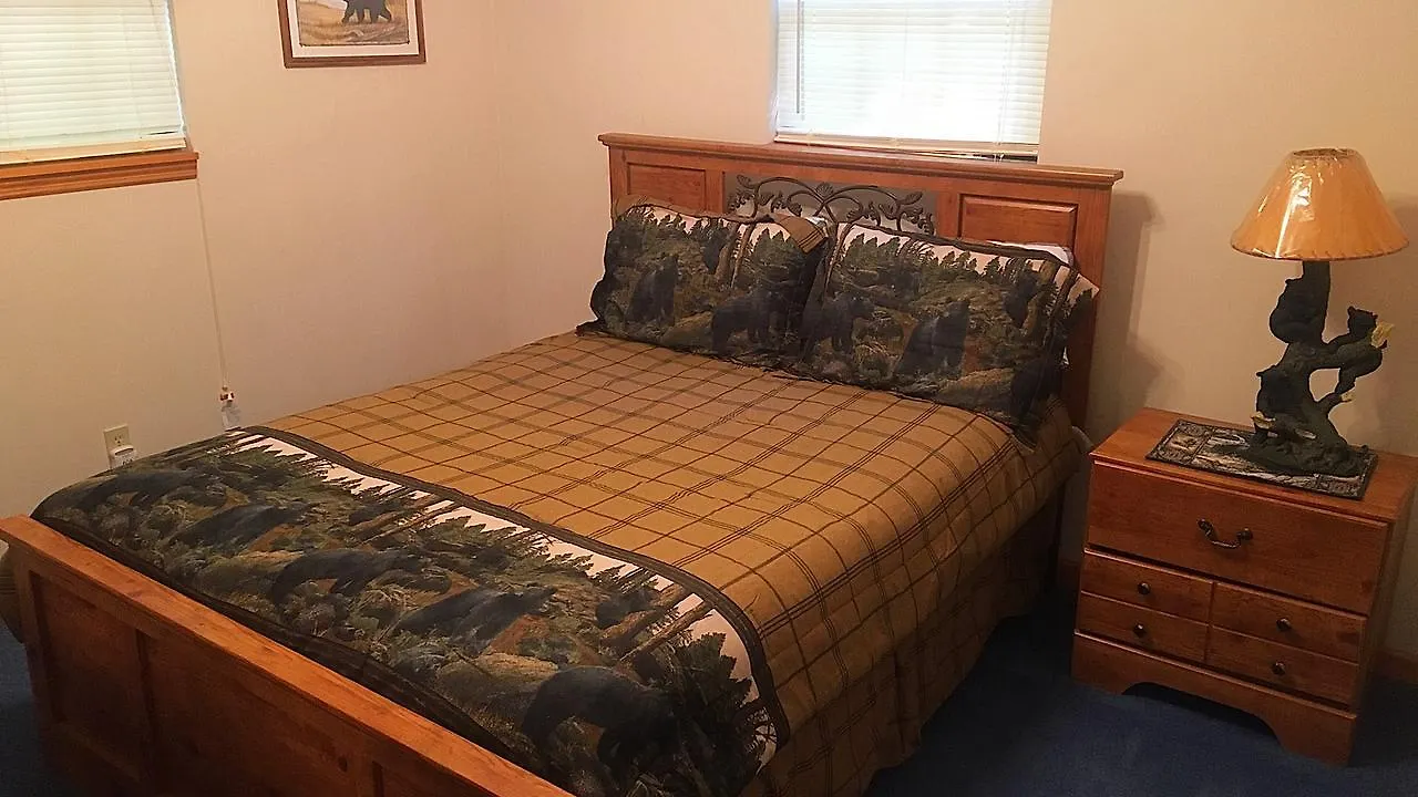 Baby Bear Hideaway Cabin * Pigeon Forge