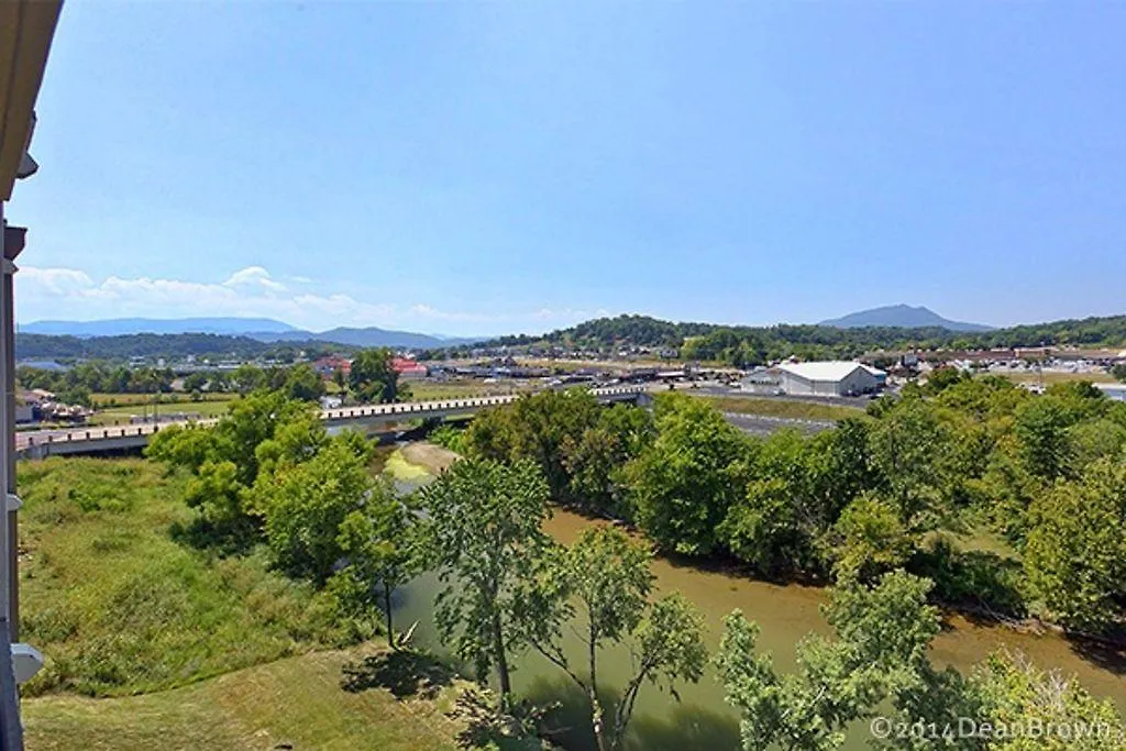 公寓 River Crossing #405 *