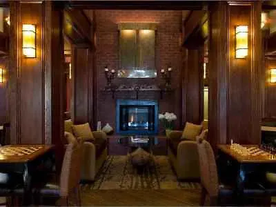 Hotel Hampton & On The Parkway 3*