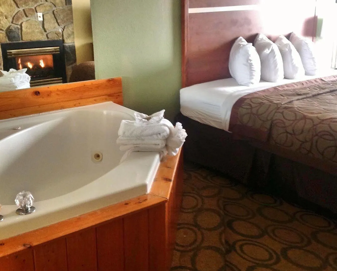 Baymont By Wyndham Near Island Drive 3*