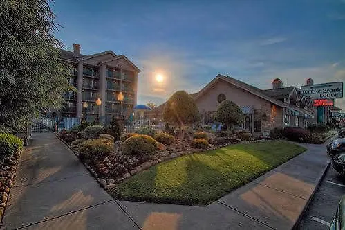 By Willow Brook Hotel Pigeon Forge
