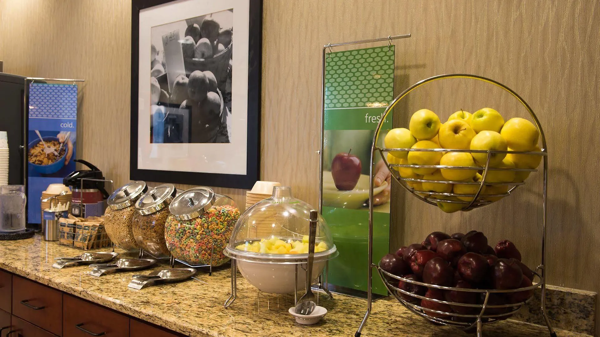 Hampton & On The Parkway Hotel 3*