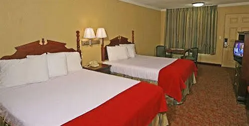 Americana A Travelodge By Wyndham 2*