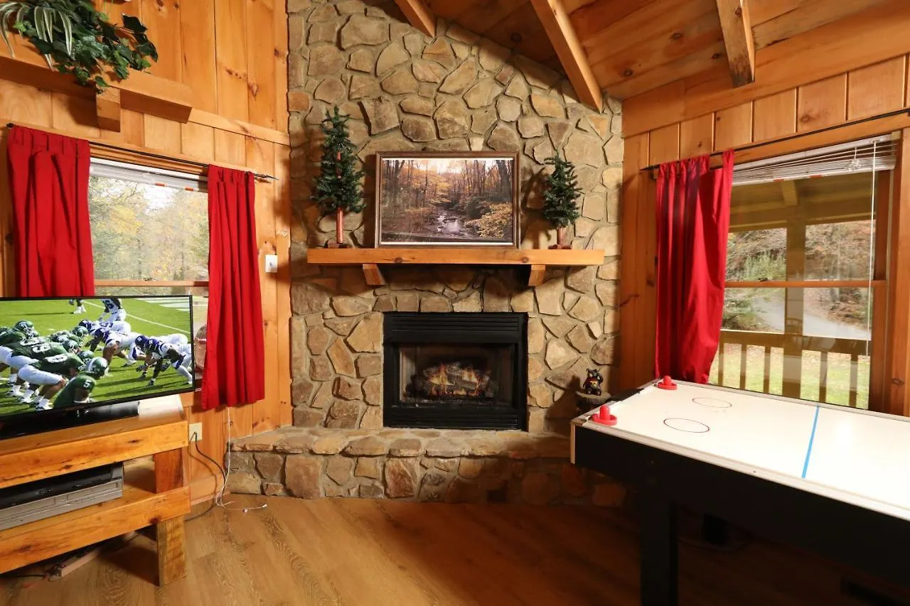 Creekside Tranquility 365 - One Bedroom Cabin Holiday home