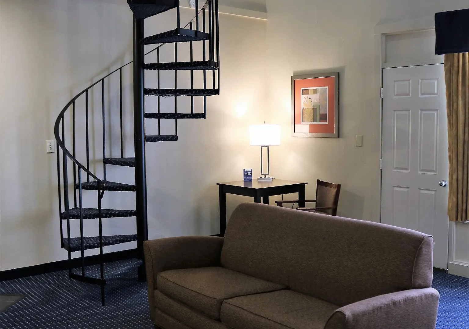 Hotel Western Plaza 3*
