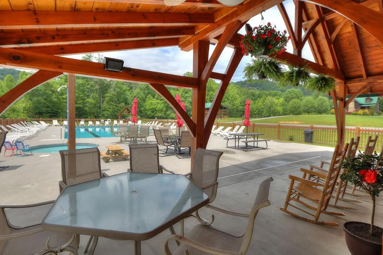 9 Bedroom Roscoe's Retreat By Hosteeva * Pigeon Forge