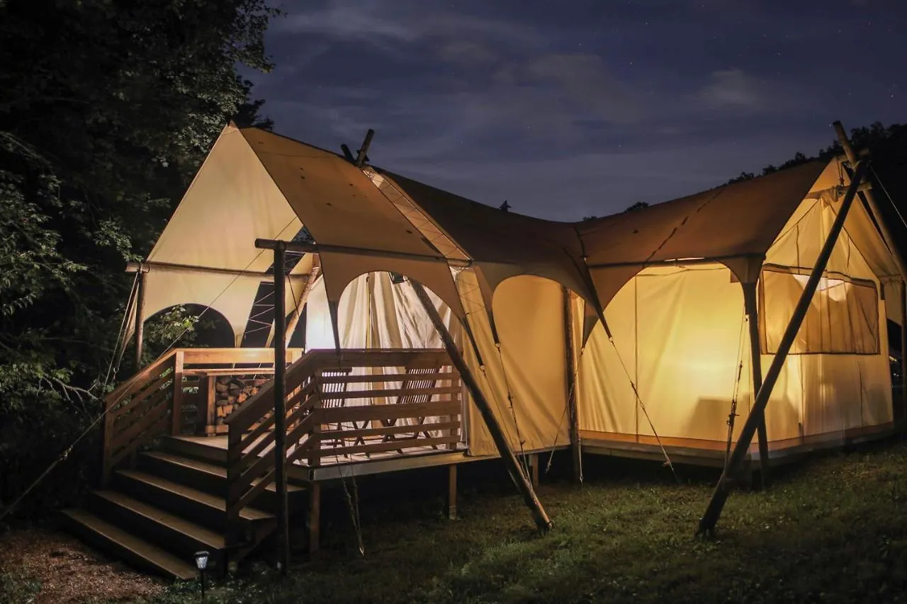 Luxury tent Under Canvas Great Smoky Mountains