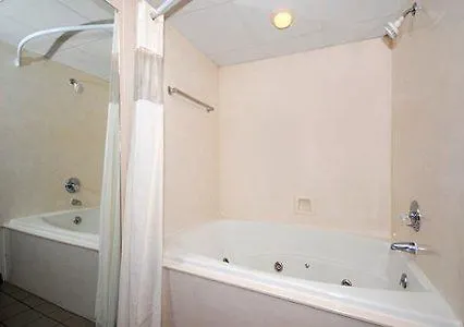 Quality & At Dollywood Lane Отель 2*