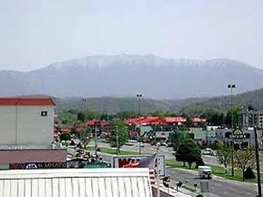 Mountain Vista & - Near The Island Inpigeon Forge Hotel