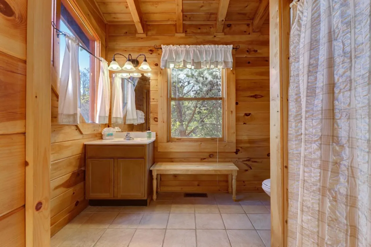 Peaceful Setting Cabin * Pigeon Forge
