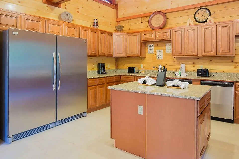Sherwood Splash Lodge, 11 Bedrooms, Sleeps 52, Theater, Indoor Pool, Free Wifi Holiday home *
