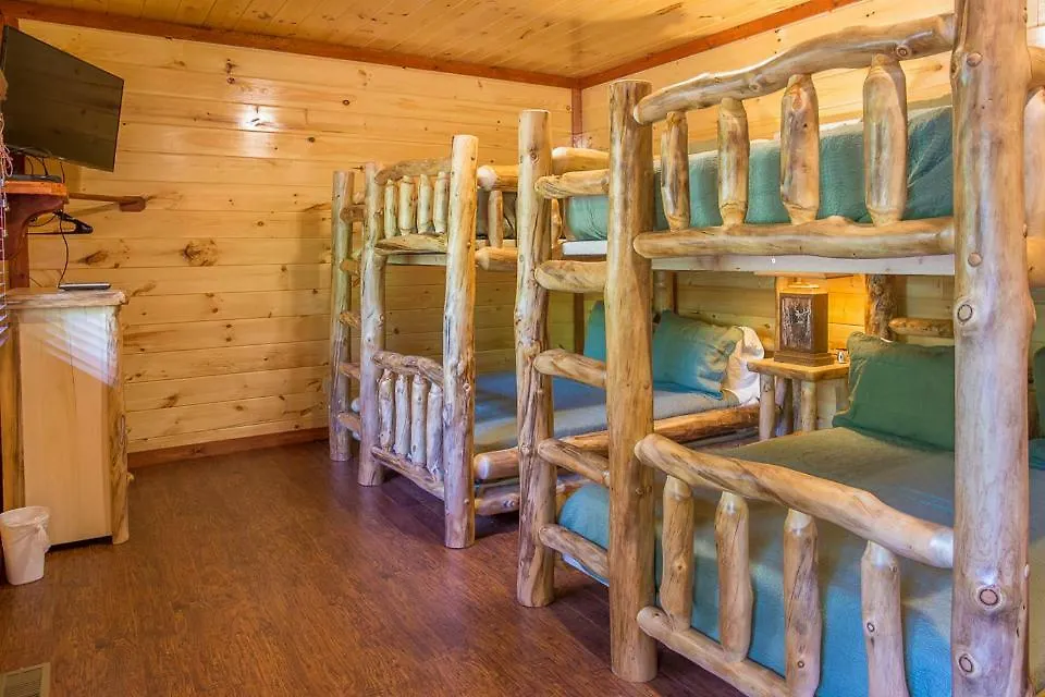 Sherwood Splash Lodge, 11 Bedrooms, Sleeps 52, Theater, Indoor Pool, Free Wifi