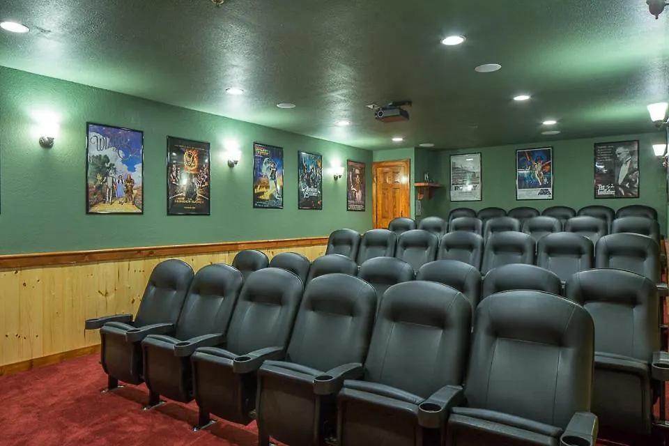 Sherwood Splash Lodge, 11 Bedrooms, Sleeps 52, Theater, Indoor Pool, Free Wifi