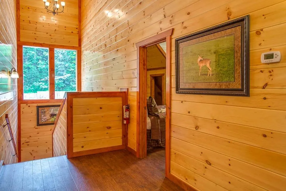Sherwood Splash Lodge, 11 Bedrooms, Sleeps 52, Theater, Indoor Pool, Free Wifi Holiday home *