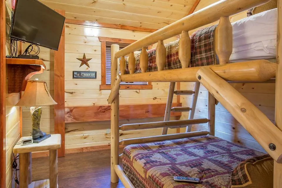 Sherwood Splash Lodge, 11 Bedrooms, Sleeps 52, Theater, Indoor Pool, Free Wifi Holiday home