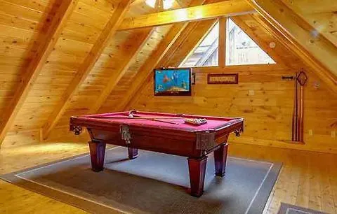 2 Swimming Pools Free Mini Golf Honey Bear Mtn Cabin - Hot Tub - Pool Table