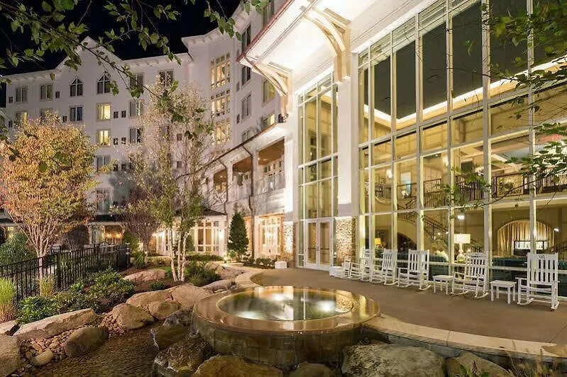 Dollywood's Dreammore And بيدجن فورج
