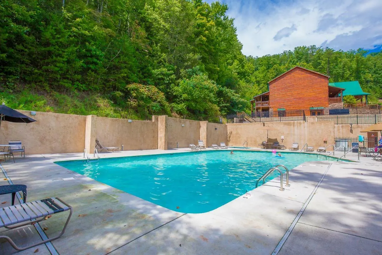 Sherwood Splash Lodge, 11 Bedrooms, Sleeps 52, Theater, Indoor Pool, Free Wifi Holiday home