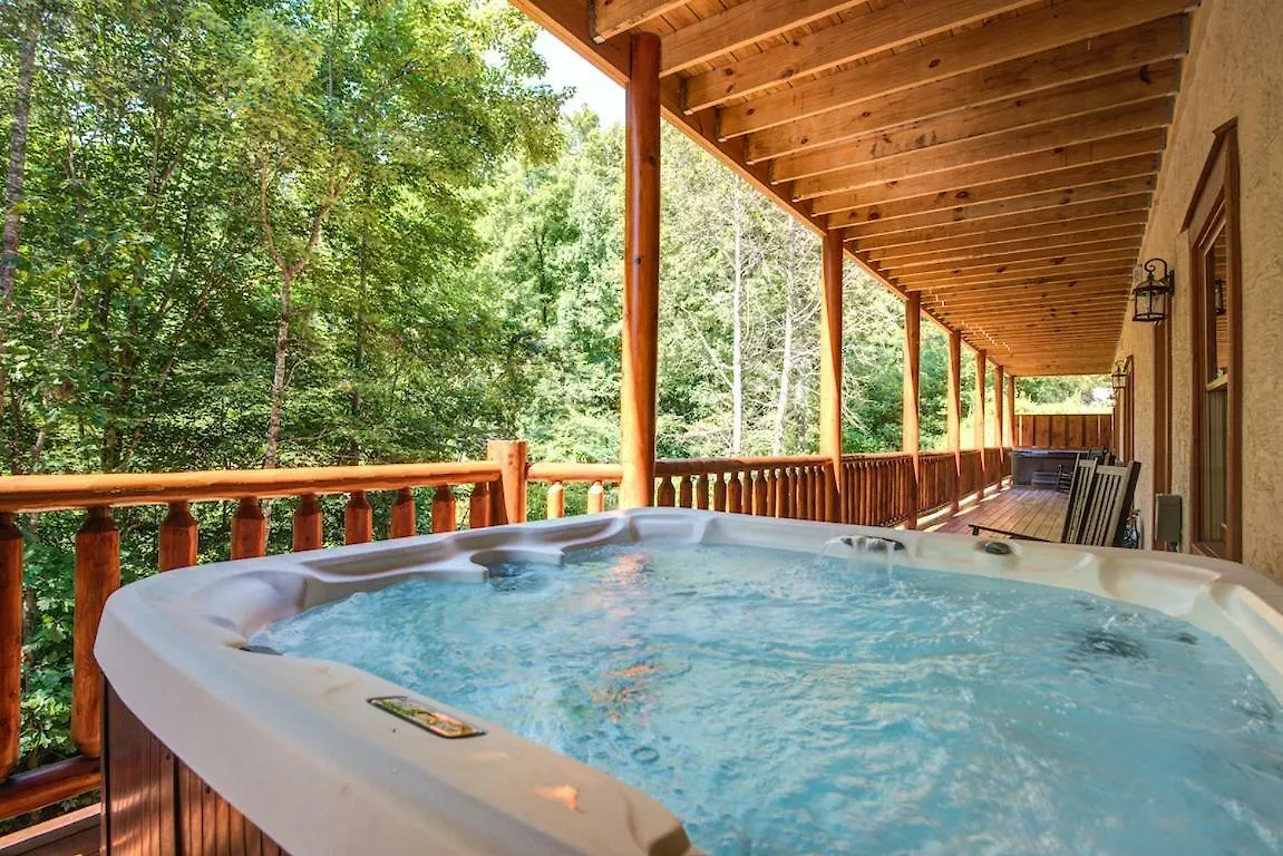 Sherwood Splash Lodge, 11 Bedrooms, Sleeps 52, Theater, Indoor Pool, Free Wifi Holiday home Pigeon Forge