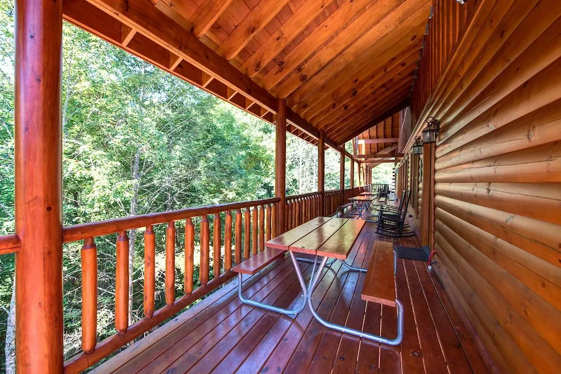 Sherwood Splash Lodge, 11 Bedrooms, Sleeps 52, Theater, Indoor Pool, Free Wifi * Pigeon Forge