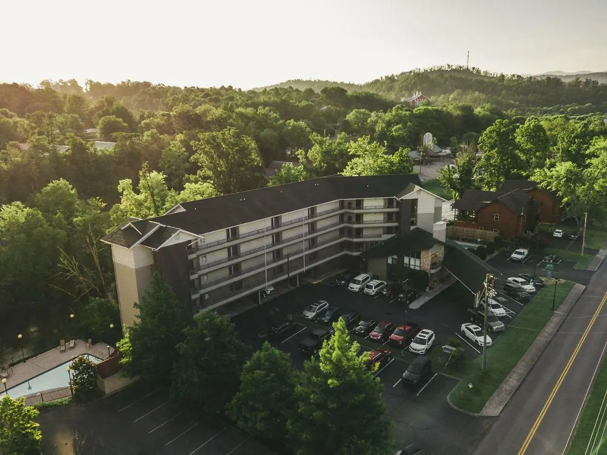 Twin Mountain & Hotel Pigeon Forge