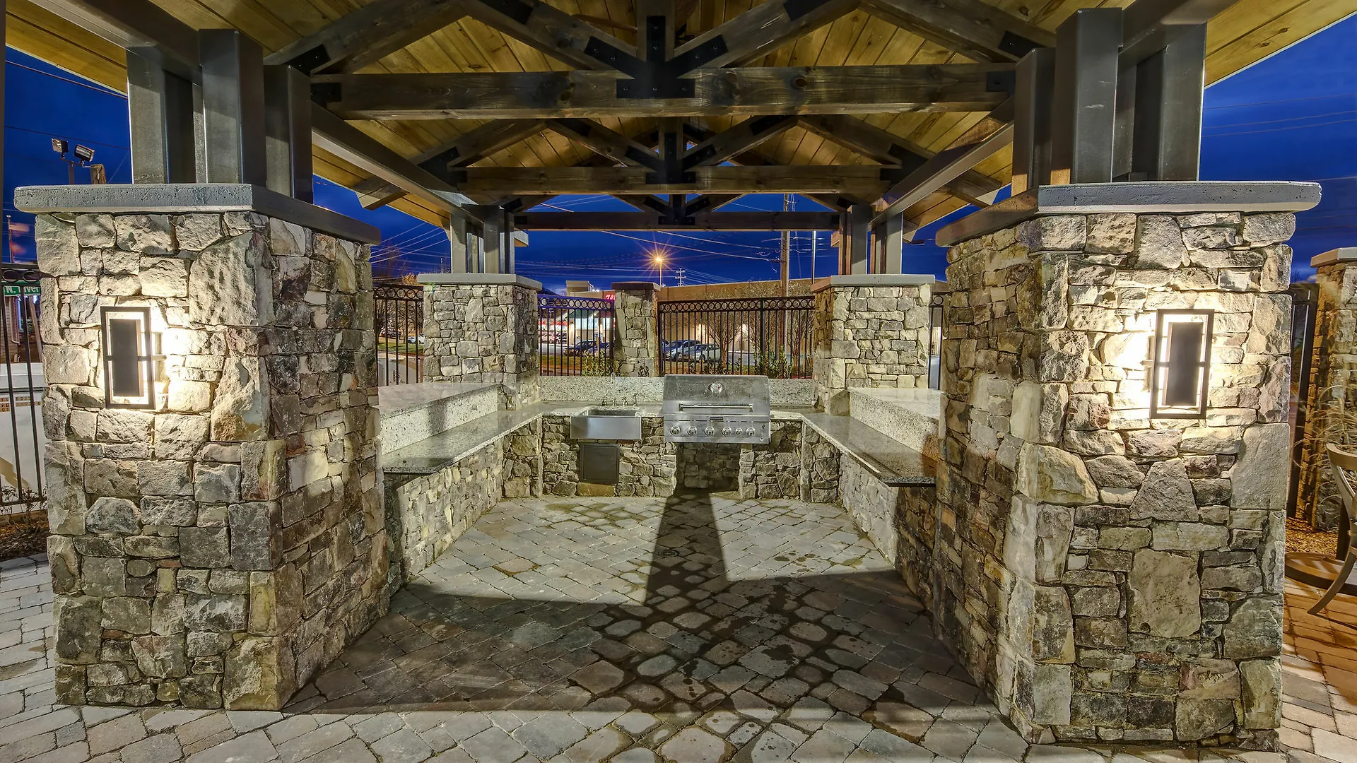 Black Fox Pigeon Forge, Tapestry Collection By Hilton Pigeon Forge