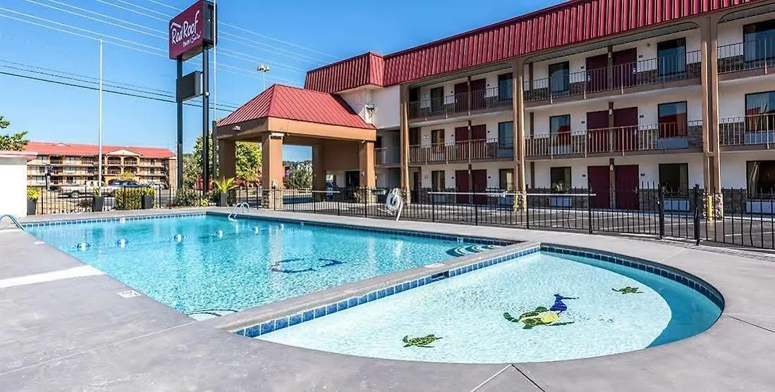 Red Roof & Parkway Motel 2*