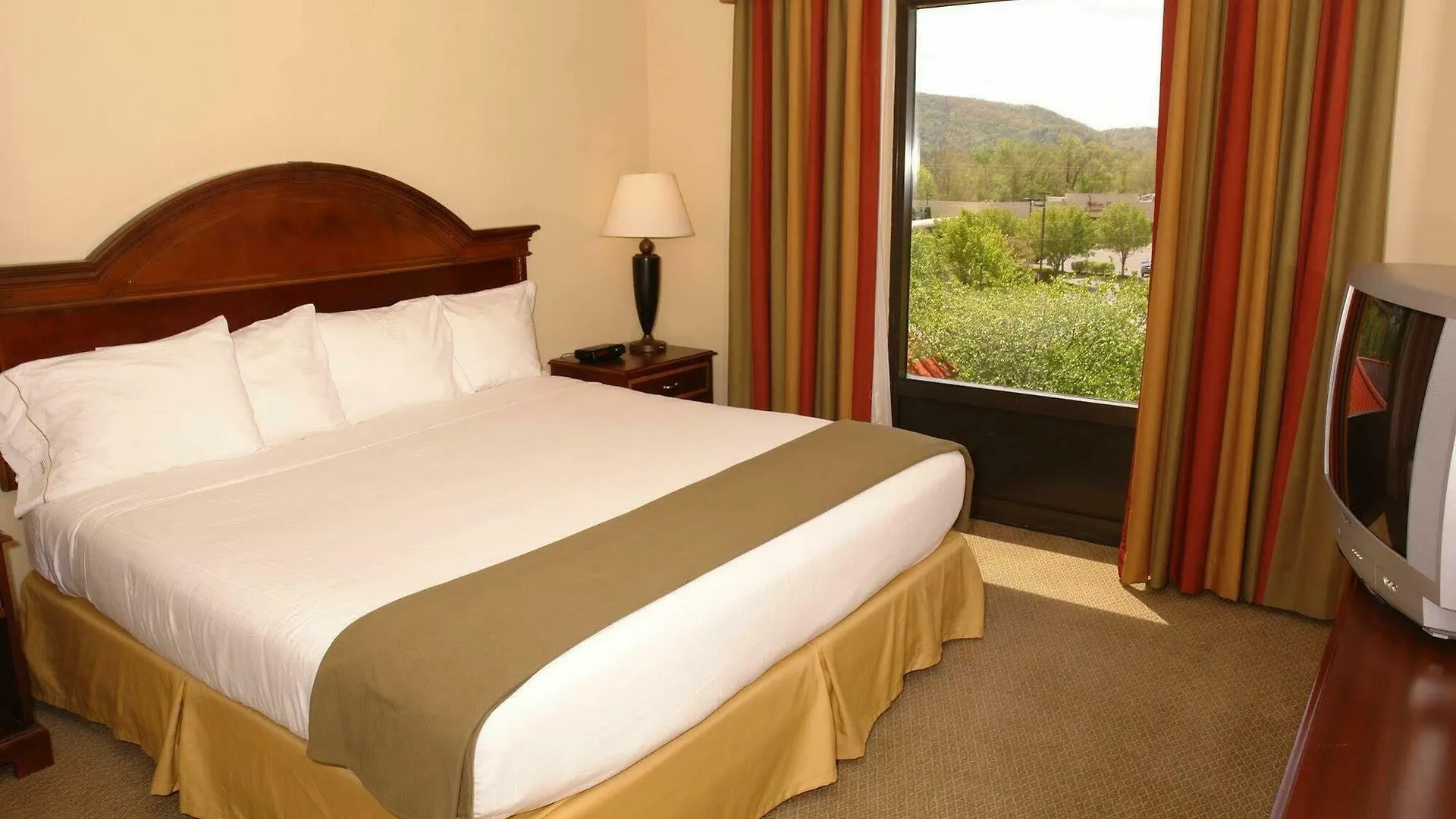 Express & By Ihg