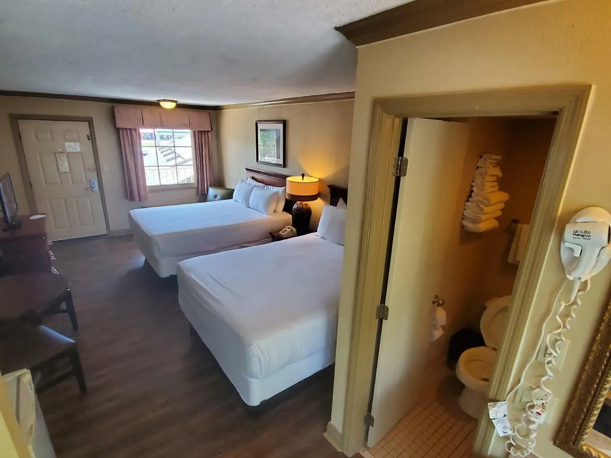 Motel Colonial House