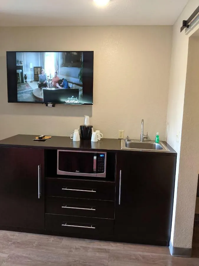 Ξενοδοχείο Riverside Tower 4*