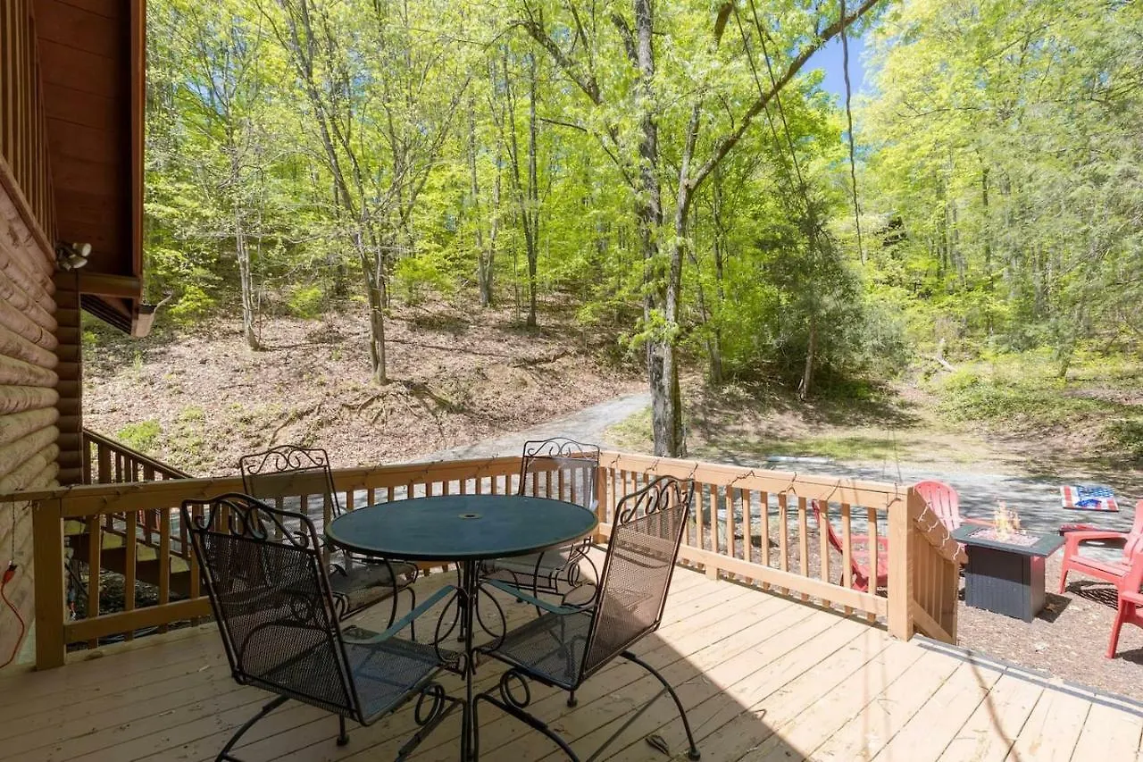 Holiday home Log Cabin! 1mile From The Action! Private Lane! Hot Tub! Pool Table! Pigeon Forge