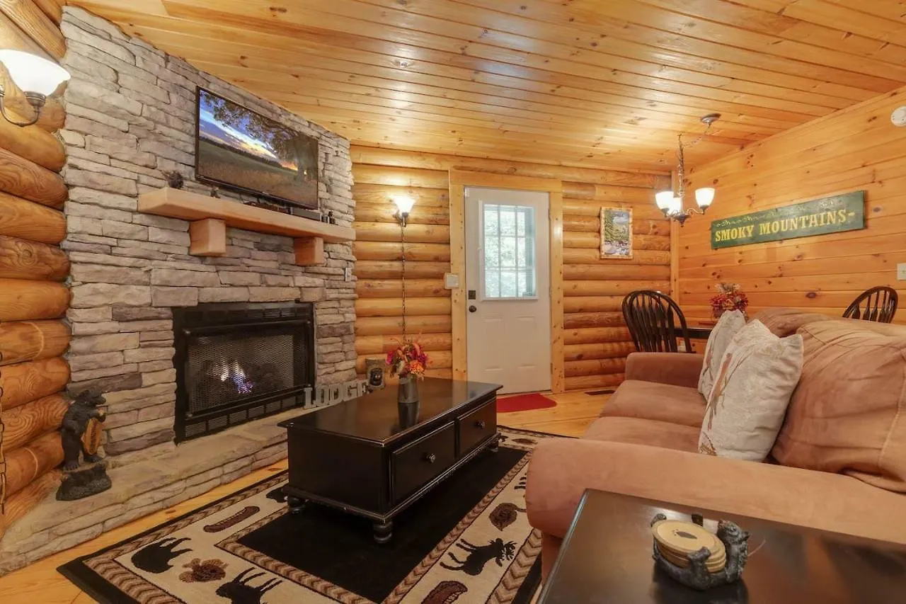 Holiday home Log Cabin! 1mile From The Action! Private Lane! Hot Tub! Pool Table! *