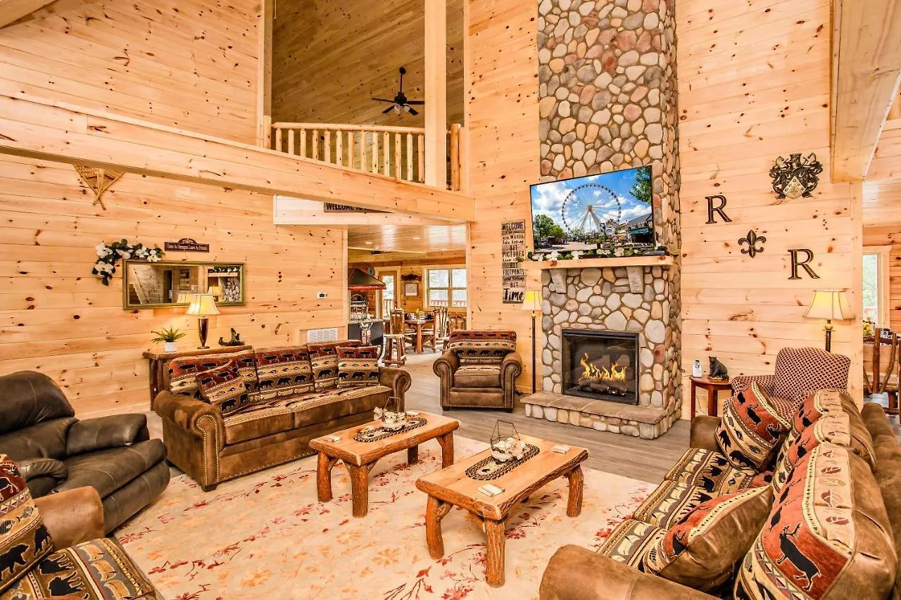 Royal Retreat * Pigeon Forge